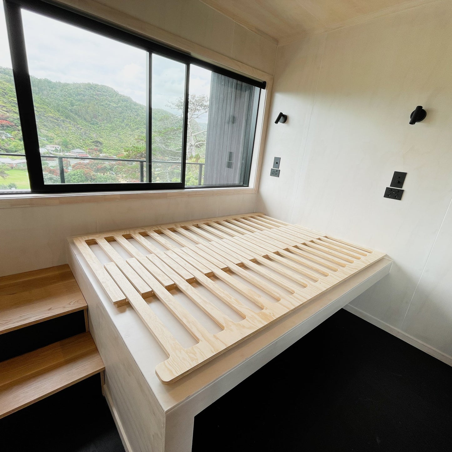 Expandable Bed Base in Queen Mode
