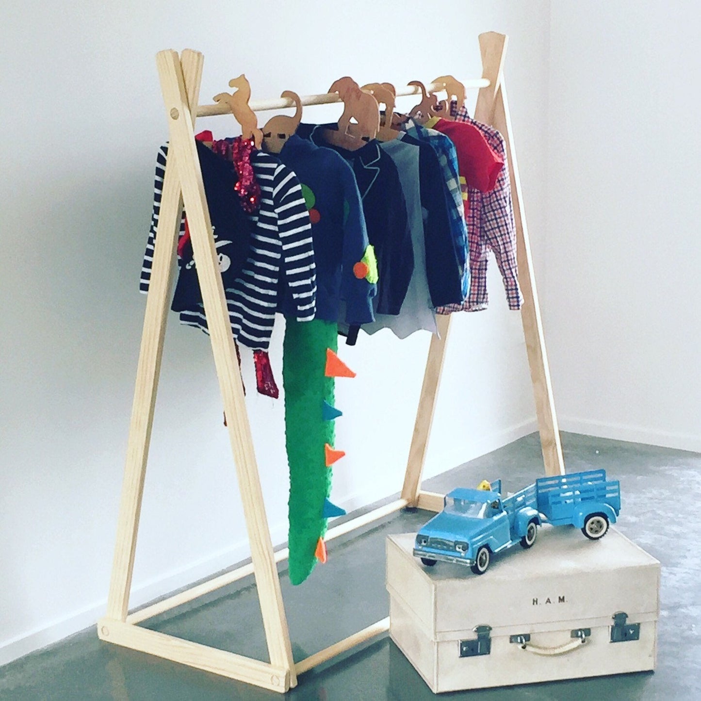 Large Clothes Rack - variantspaces.com