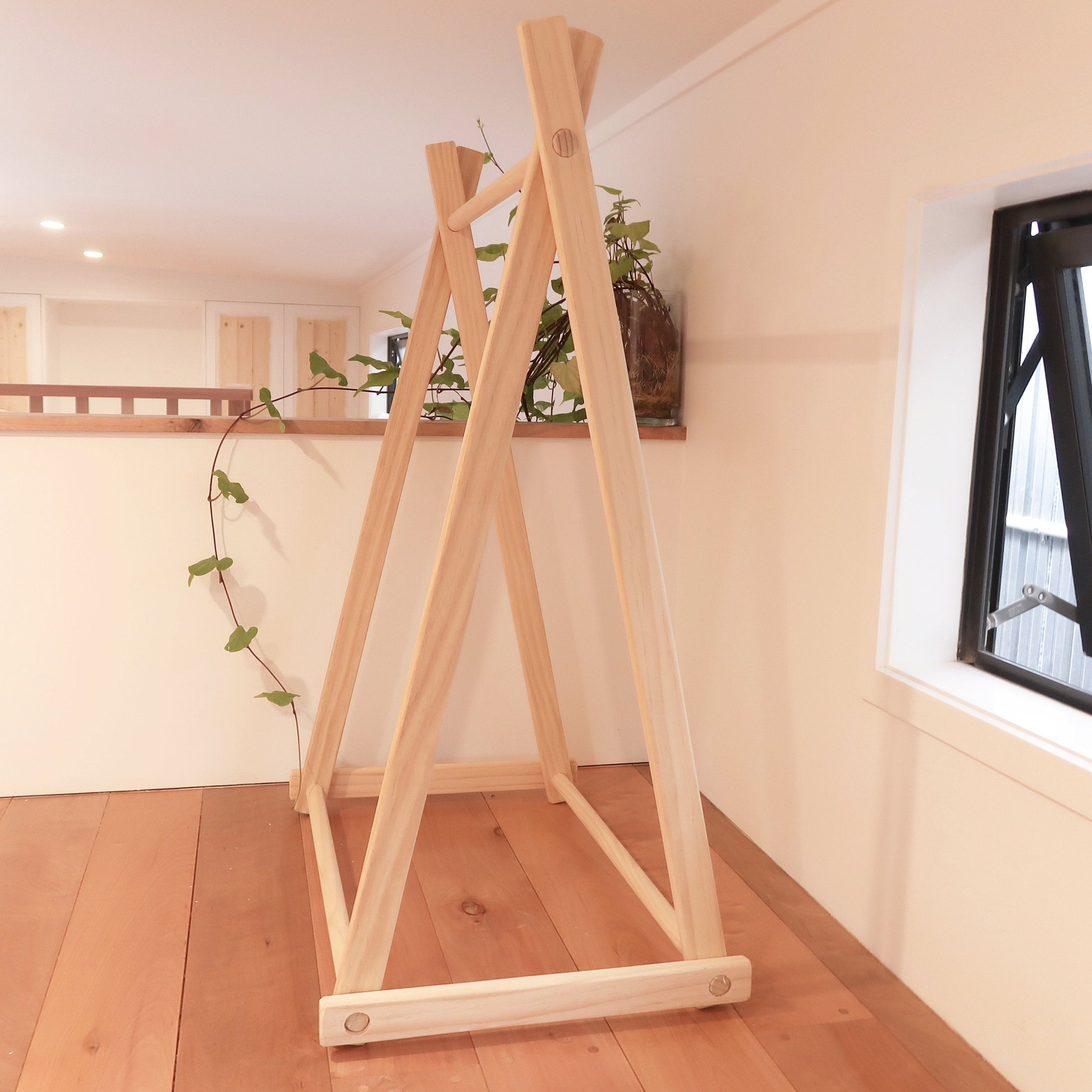 Medium Clothes Rack - variantspaces.com