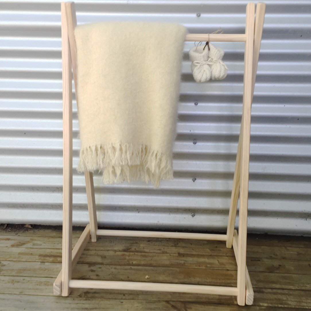 Medium Clothes Rack - variantspaces.com